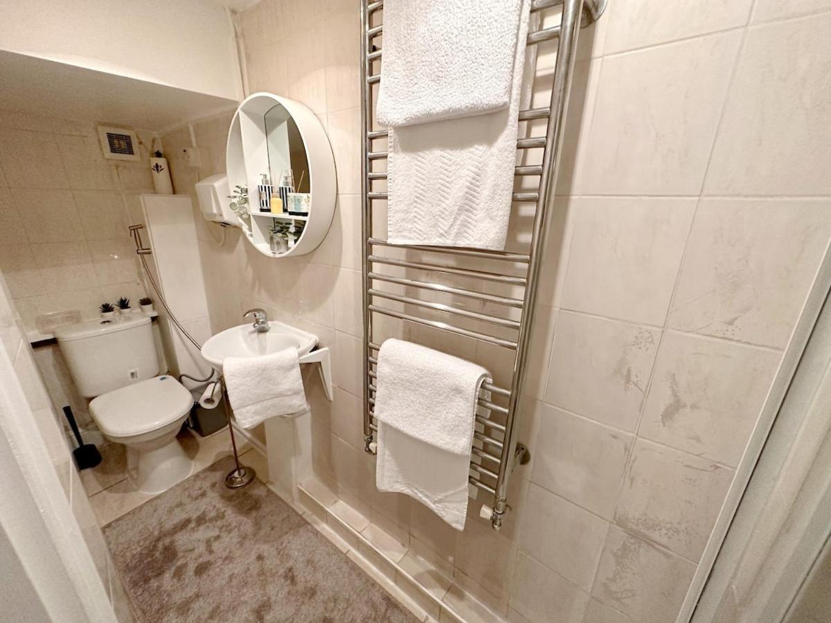 Stylish Unit, Heart Of Bayswater